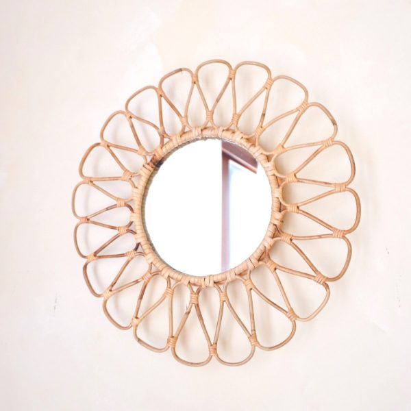 Kleine rotan spiegel 38 cm handgemaakt wanddecoratie